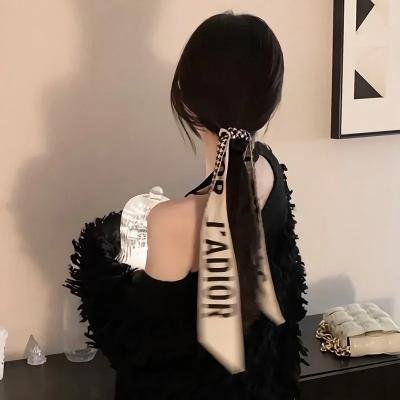 推动摇篮的手